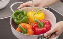 浸泡蔬菜可能会让菜越泡越脏 正确地去除蔬果农残妙招