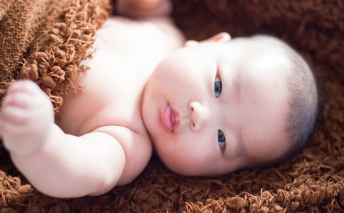 婴儿奶粉用量-刚出生婴儿奶粉量多少合适？