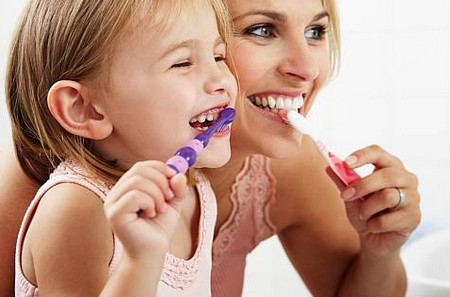 保健牙刷有什么特点,美白牙齿的小方法
