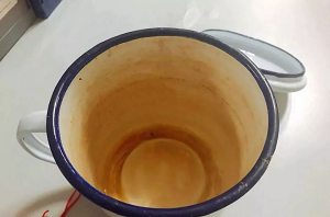 塑料杯子怎样去茶污？怎样快速去除杯子的茶锈，茶垢