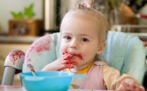 宝宝爱抠嘴巴常见原因分析 宝宝总抠嘴的正确纠正方法