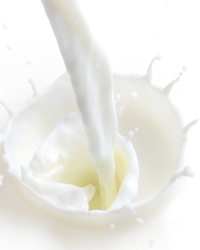 奶业专家曝部分奶农违法添加二氧化氯保鲜生奶