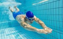 游泳时的安全注意事项 避免疲劳或饥饿时游泳
